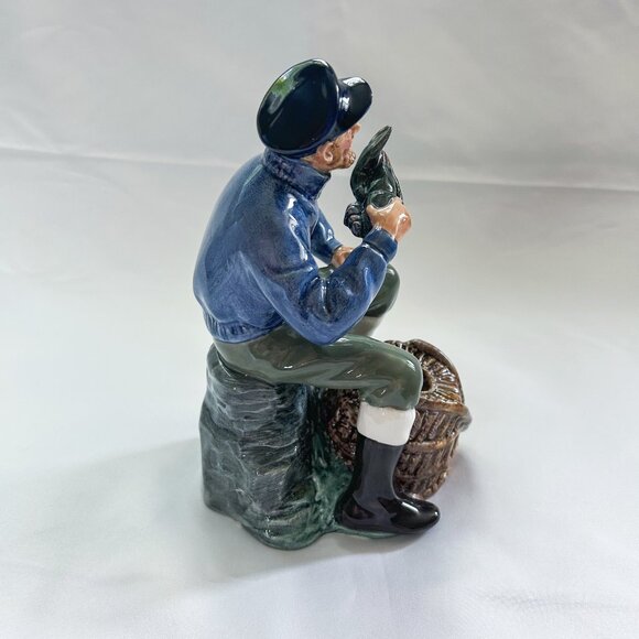 Royal Doulton The Lobster Man Figurine 1964-1994, HN2317 - Picture 5 of 9